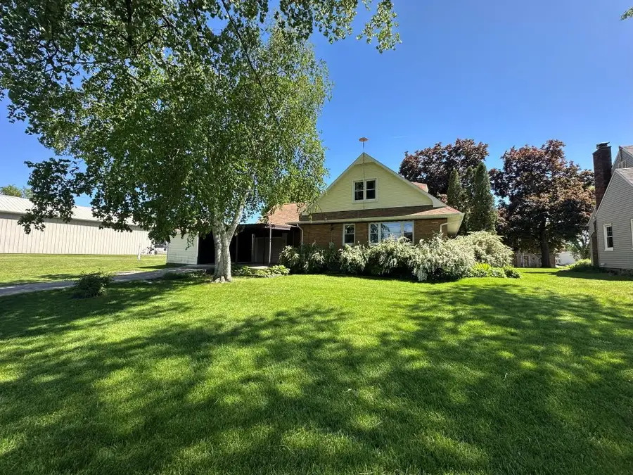820 11th Street, Dewitt, IA 52472 - #3