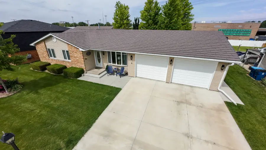 907 Illini Avenue, Pontiac, IL 61764 - #2
