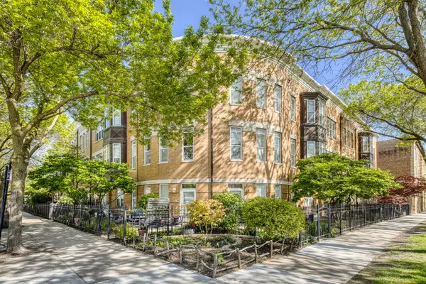 2477 W Montrose Avenue, Chicago, IL 60618