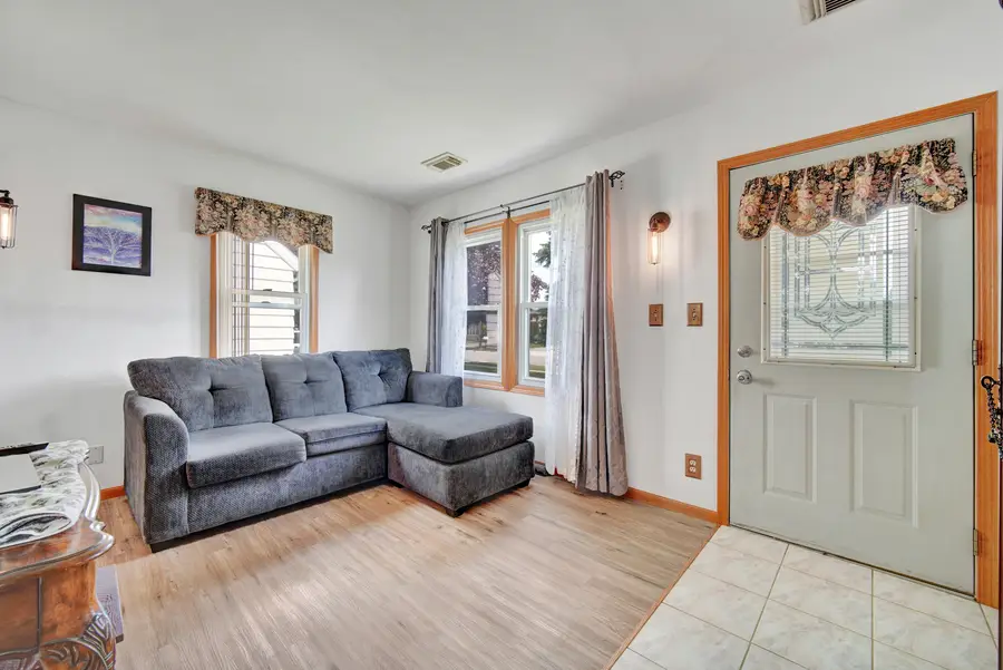 Address Withheld By Seller, Burbank, IL 60459 - #3