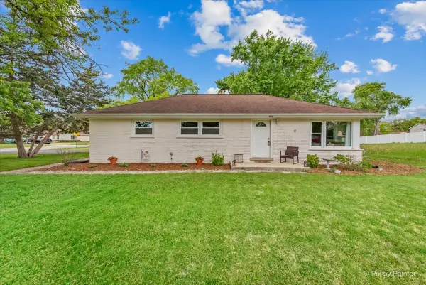 902 W Stonemill Avenue, Addison, IL 60101