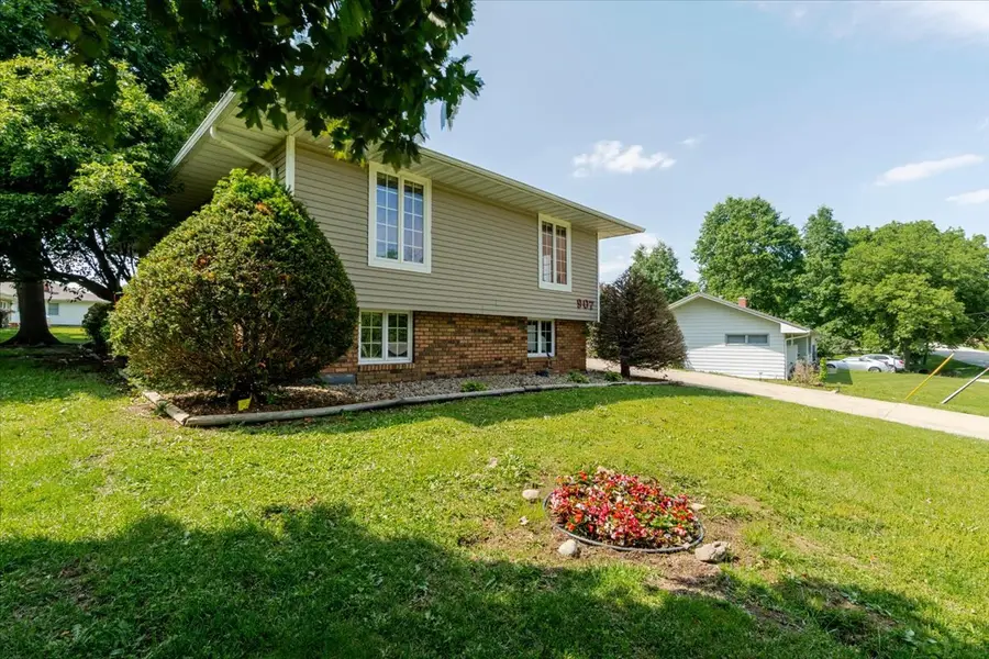 907 S Quincy Street, Clinton, IL 61727 - #3