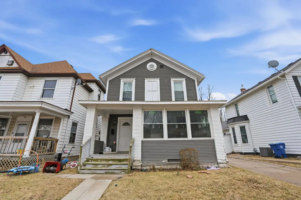 327 E 11th Street, Davenport, IA 52803 - #1