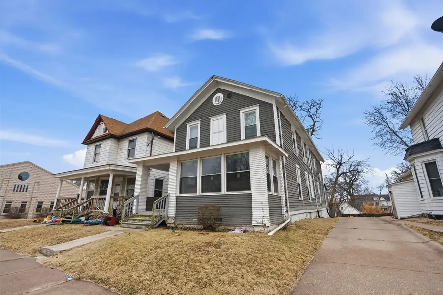 327 E 11th Street, Davenport, IA 52803 - #2