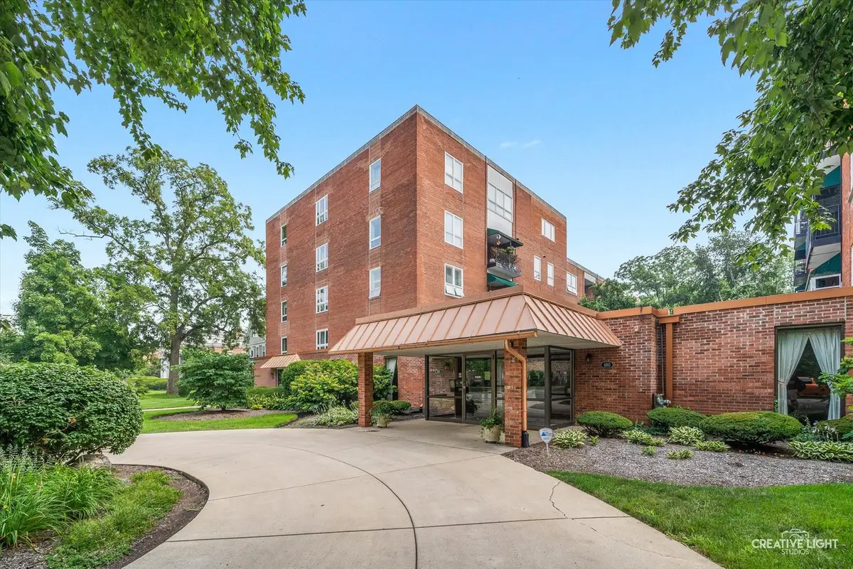 450 W Downer Place #4C, Aurora, IL 60506 - #1