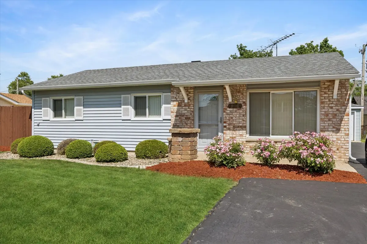 120 Olympic Drive, Bolingbrook, IL 60440 - #1