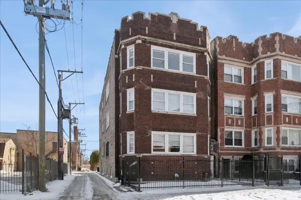 7515 S Essex Avenue, Chicago, IL 60649