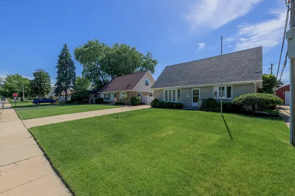 12912 W Playfield Drive, Crestwood, IL 60418