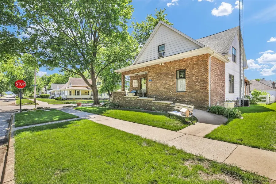 12 S Walnut Street, Villa Grove, IL 61956 - #2