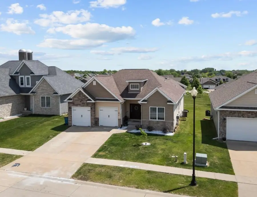 67 Cobblestone Lane, Le Claire, IA 52753 - #2