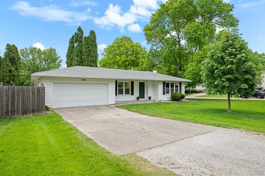 907 Colony Drive, Davenport, IA 52806 - #3