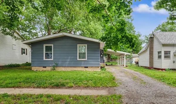 704 E Lincoln Street, Monticello, IL 61856