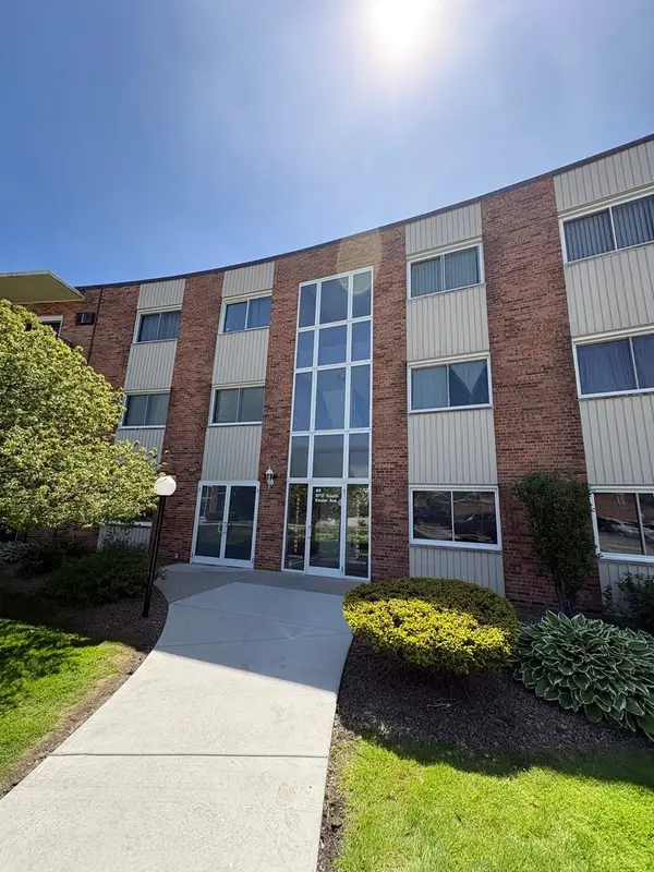 9717 S Keeler Avenue #110, Oak Lawn, IL 60453