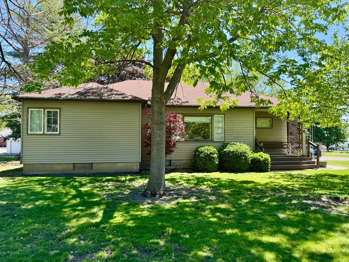 1006 N Sangamon Avenue, Gibson City, IL 60936 - #1