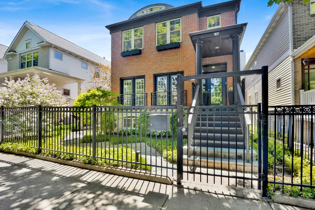 1621 W Rosehill Drive, Chicago, IL 60660 - #1