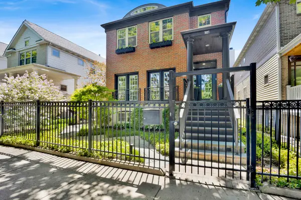 1621 W Rosehill Drive, Chicago, IL 60660