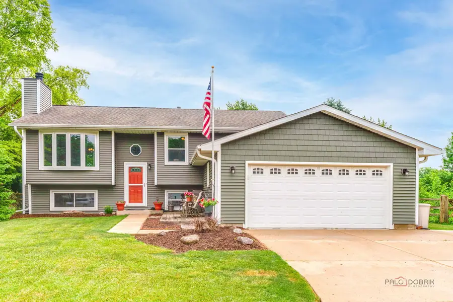 829 Colony Court, Lindenhurst, IL 60046 - #2