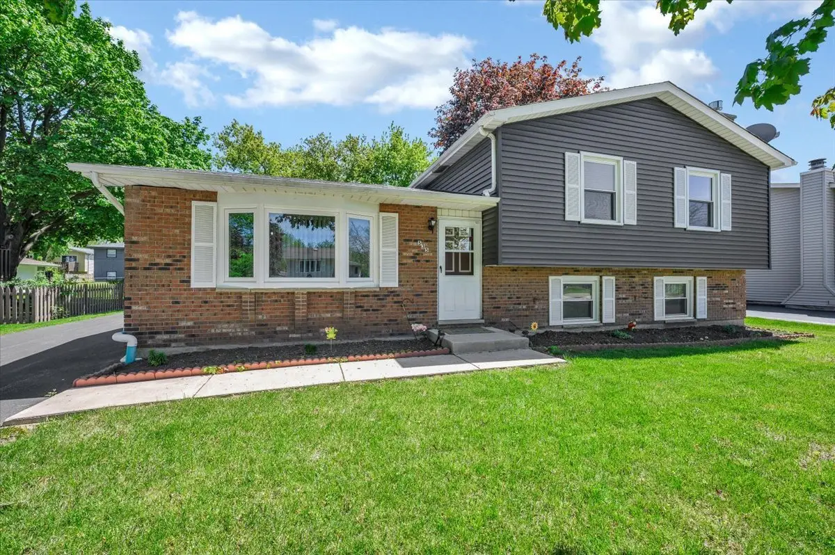 535 Garnett Avenue, Winthrop Harbor, IL 60096 - #1