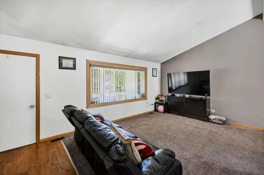 535 Garnett Avenue, Winthrop Harbor, IL 60096 - #3