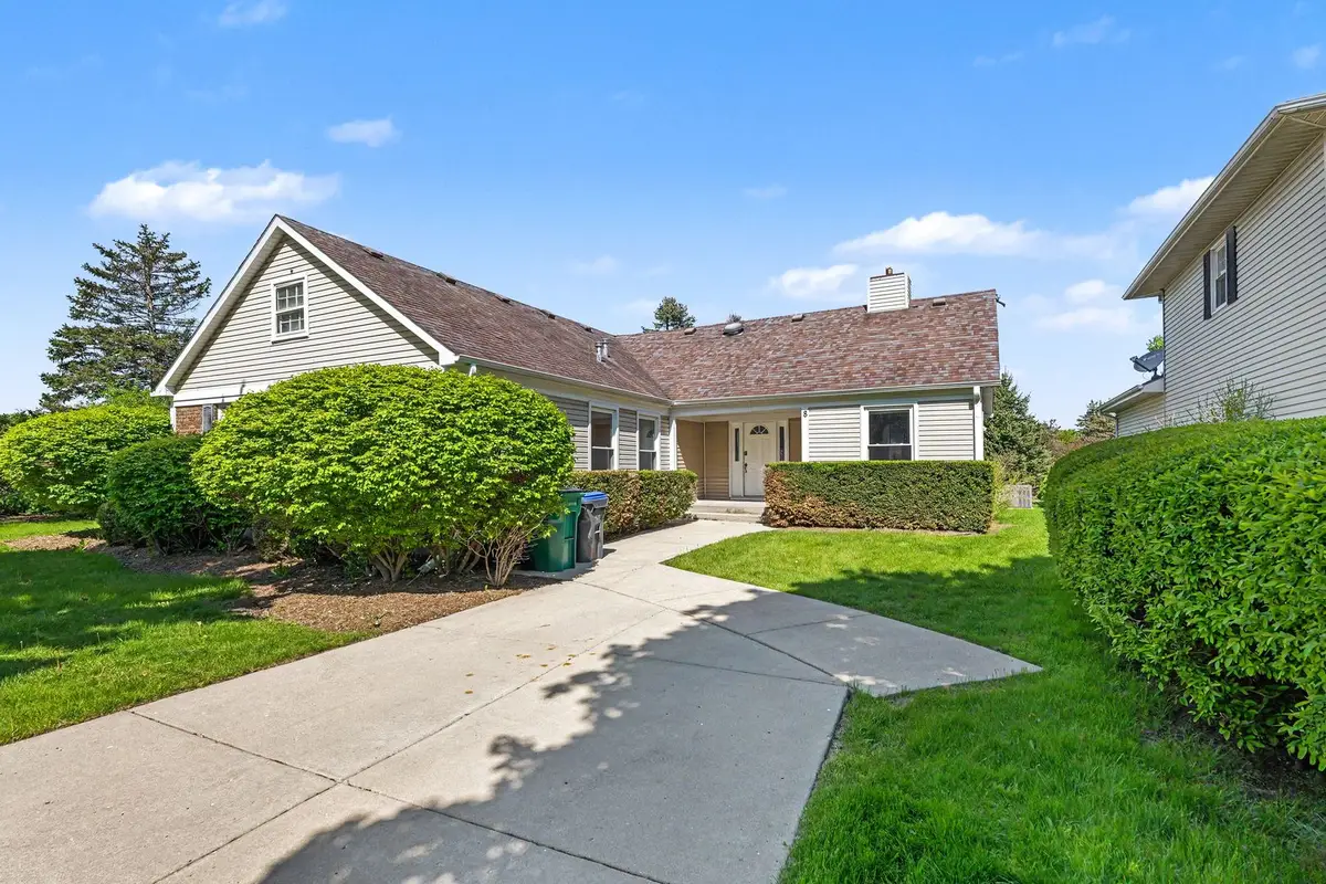 8 Greenvale Road Se, Vernon Hills, IL 60061 - #1