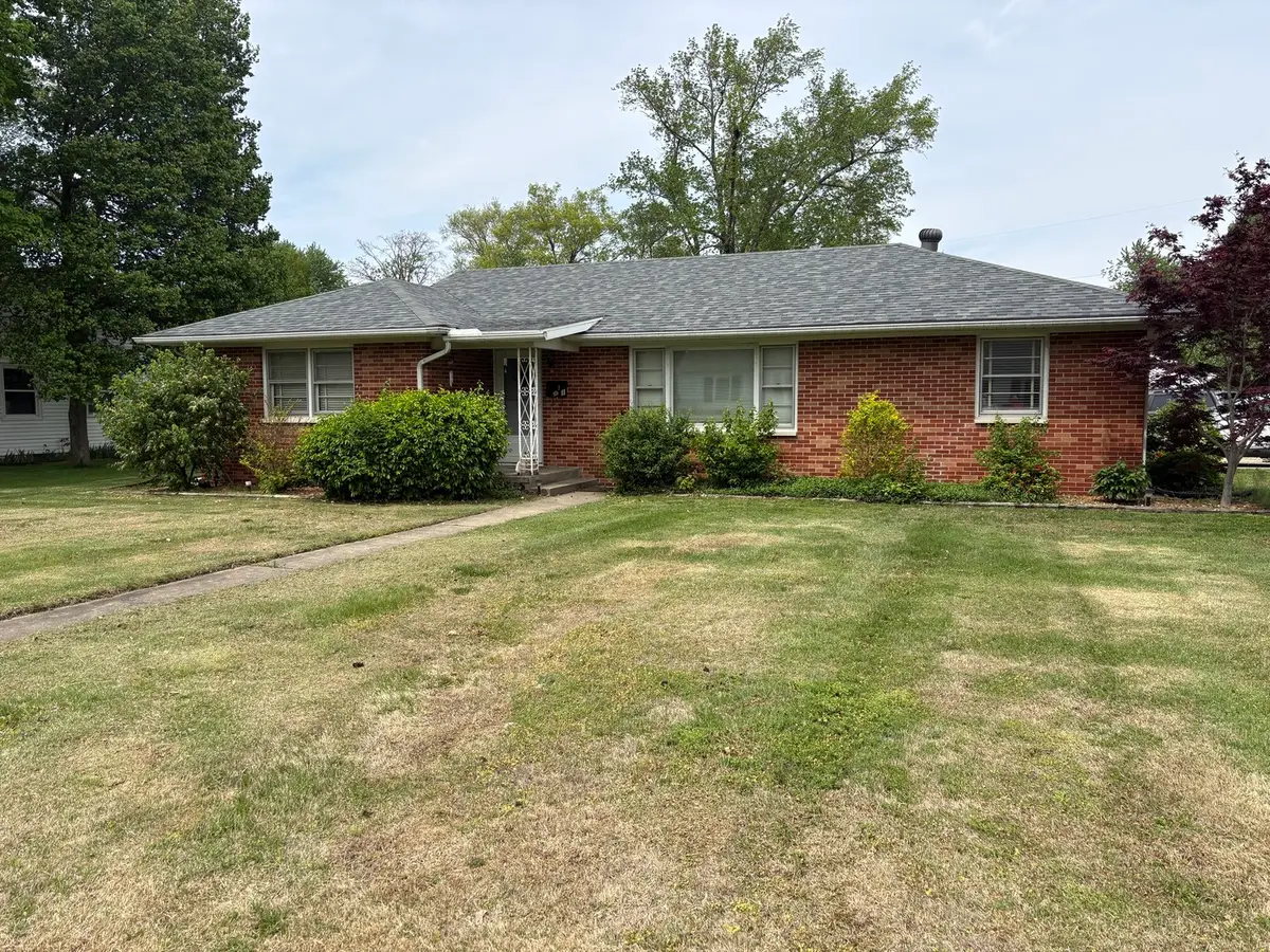 1 Charles Drive, Centralia, IL 62801 - #1