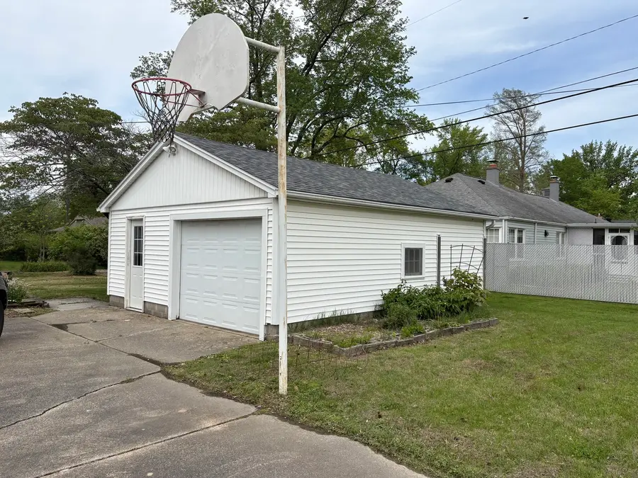 1 Charles Drive, Centralia, IL 62801 - #3