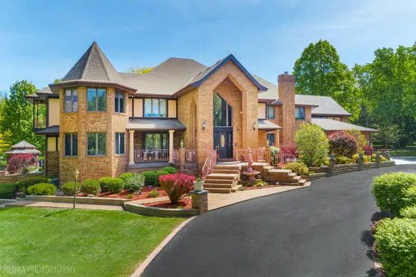 3204 Stonegate Drive, Crystal Lake, IL 60012