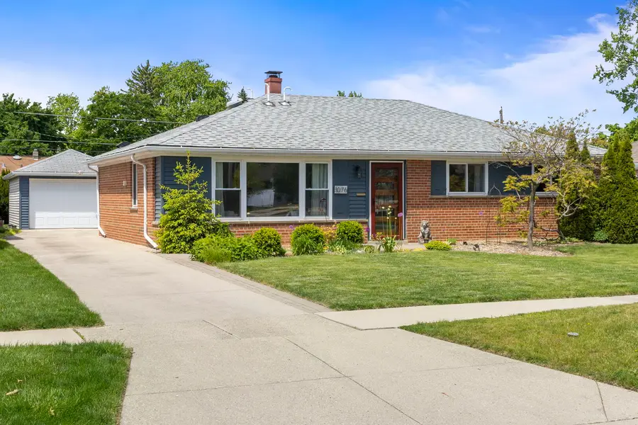 1076 S 3rd Avenue, Des Plaines, IL 60016 - #2