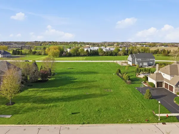 223 Merry Oaks Drive, Sycamore, IL 60178