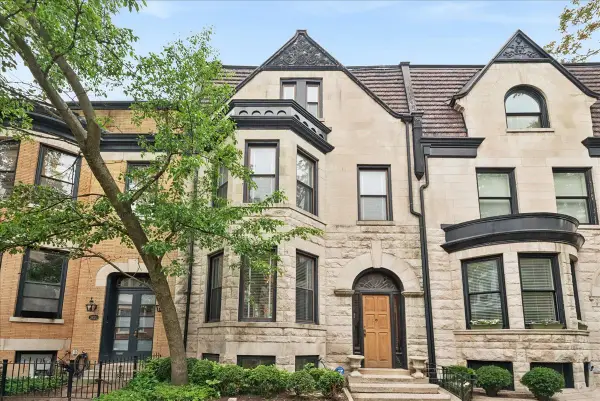 3822 N Alta Vista Terrace, Chicago, IL 60613