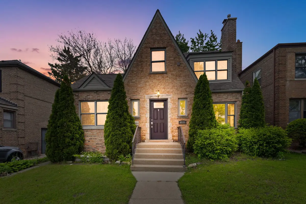 9535 S Fairfield Avenue, Evergreen Park, IL 60805 - #1