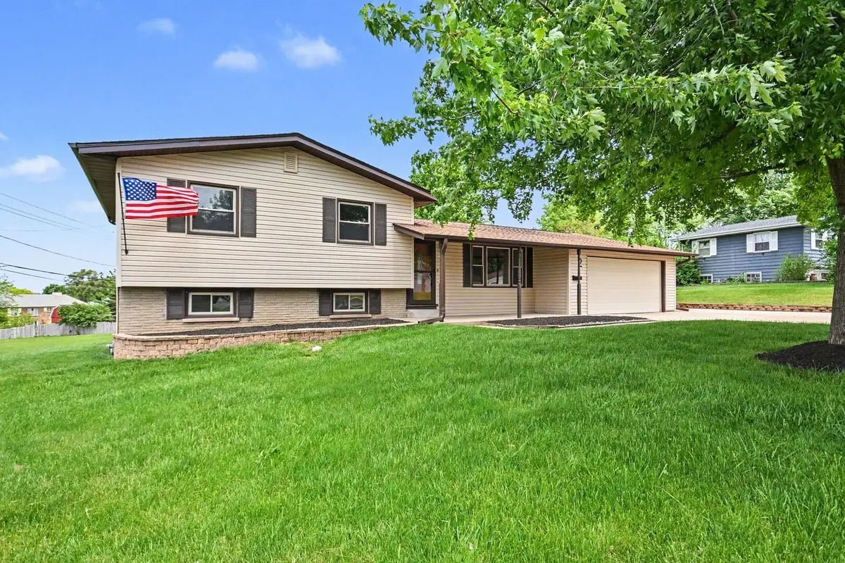 2 Briarcliff Road, Montgomery, IL 60538 - #1