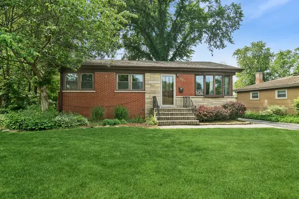 327 W Hawley Street, Mundelein, IL 60060