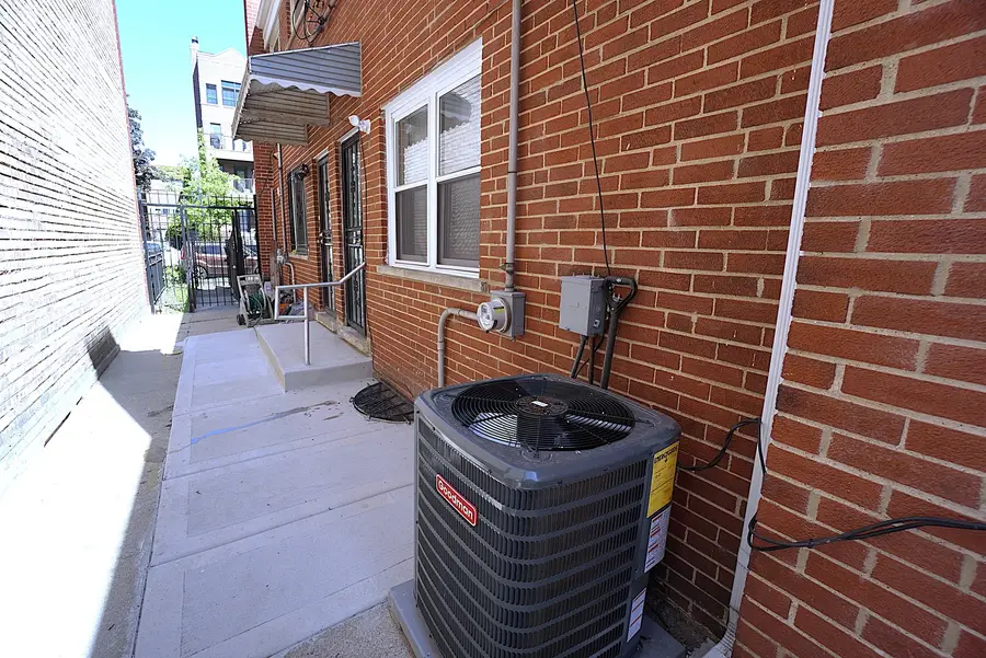 6122 N Winthrop Avenue #B, Chicago, IL 60660 - #3
