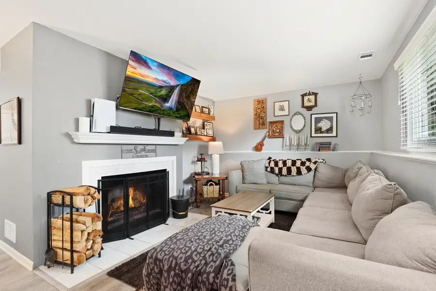 16 S Birchwood Drive, Naperville, IL 60540 - #2