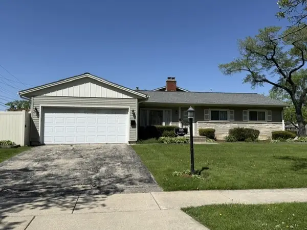 818 Leahy Circle, Des Plaines, IL 60016