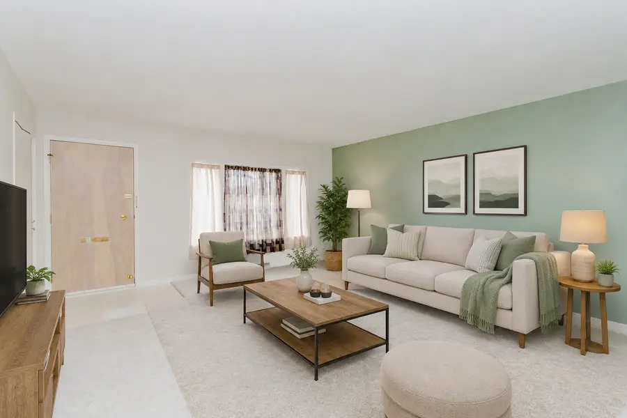 818 Leahy Circle, Des Plaines, IL 60016 - #2