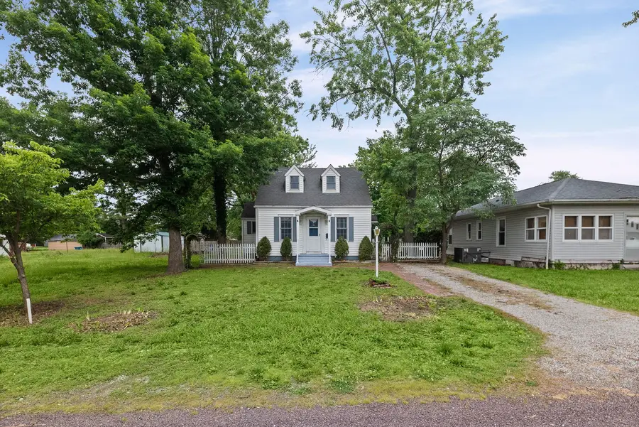 407 S Davis Avenue, Centralia, IL 62801 - #2