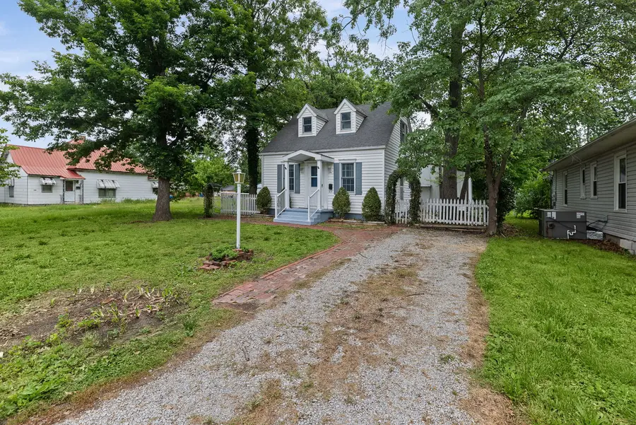 407 S Davis Avenue, Centralia, IL 62801 - #3