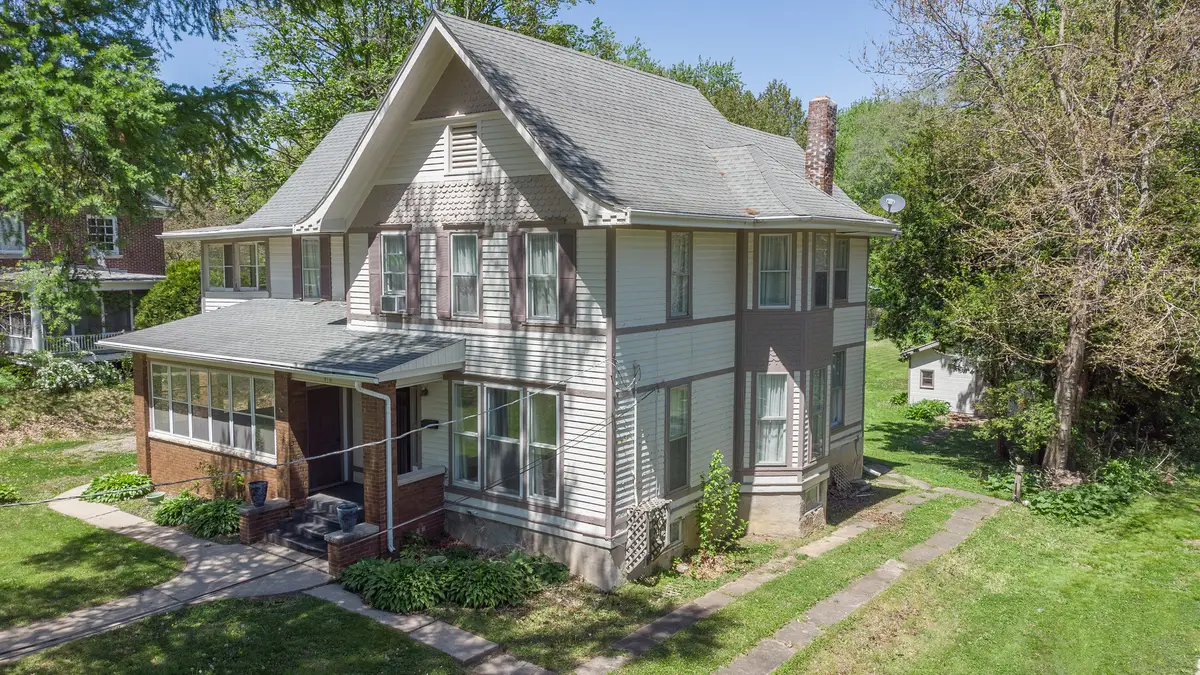 916 W Stephenson Street, Freeport, IL 61032 - #1