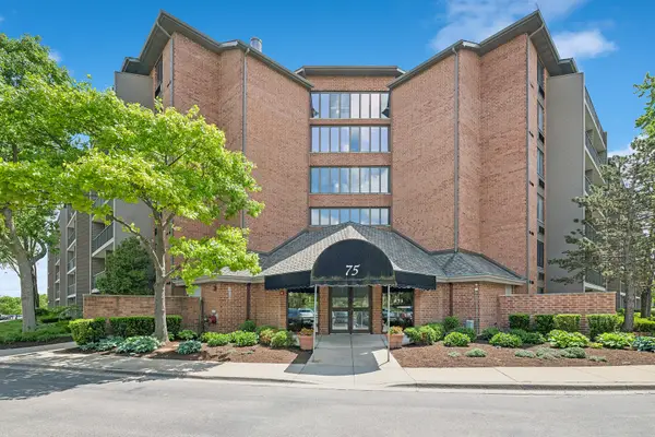 75 Kristin Circle #512, Schaumburg, IL 60195