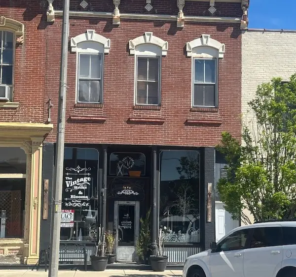 8 W Main Street, Duquoin, IL 62832
