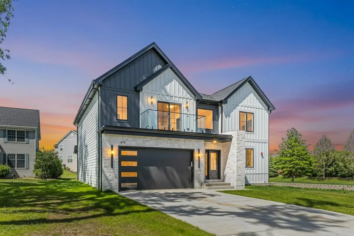 618 W Meadow Avenue, Lombard, IL 60148 - #1