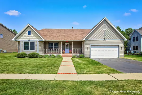 230 Redwing Drive, Woodstock, IL 60098