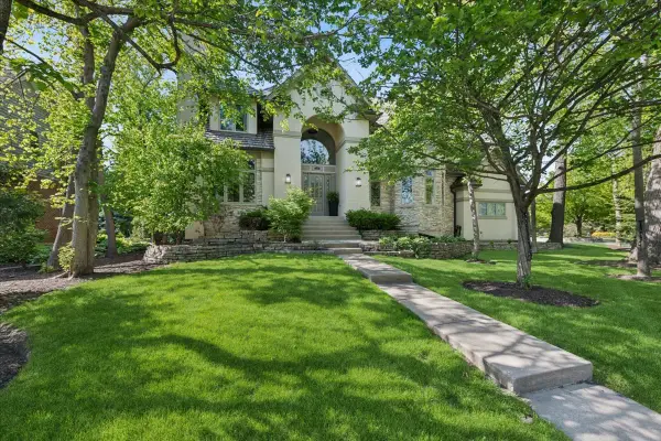 203 Crooked Tree Court, Naperville, IL 60565