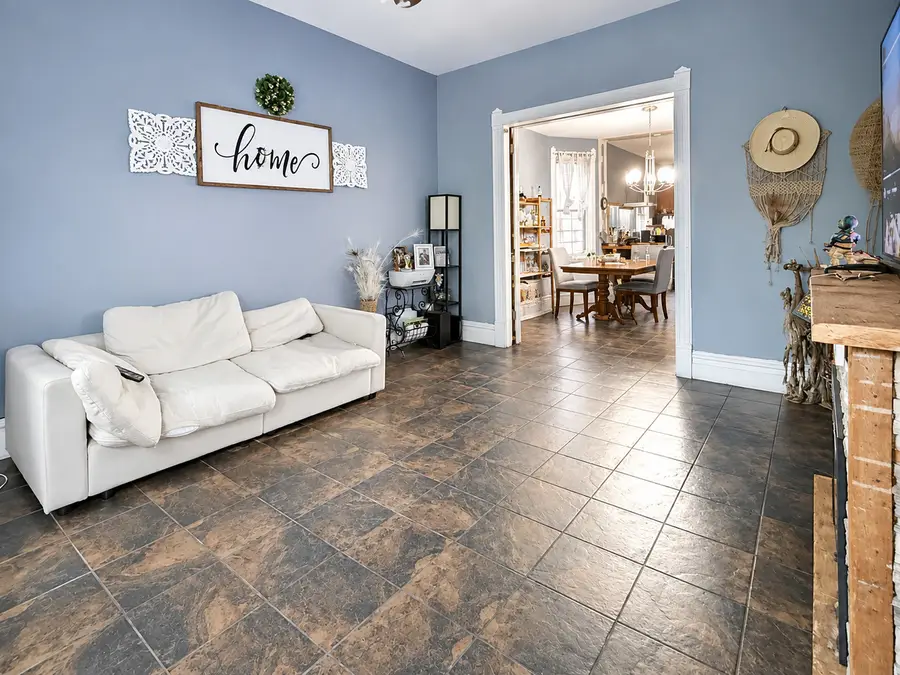 9014 S Escanaba Avenue, Chicago, IL 60617 - #2
