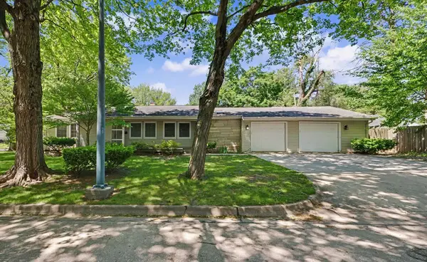407 S Mckinley Avenue, Champaign, IL 61821