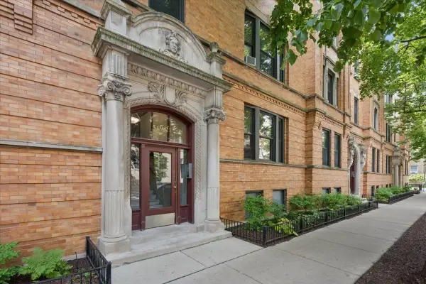 521 W Surf Street #3, Chicago, IL 60657