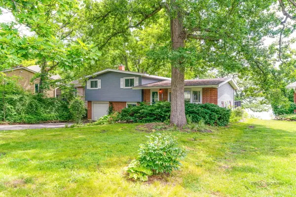 1083 Lomond Drive, Mundelein, IL 60060