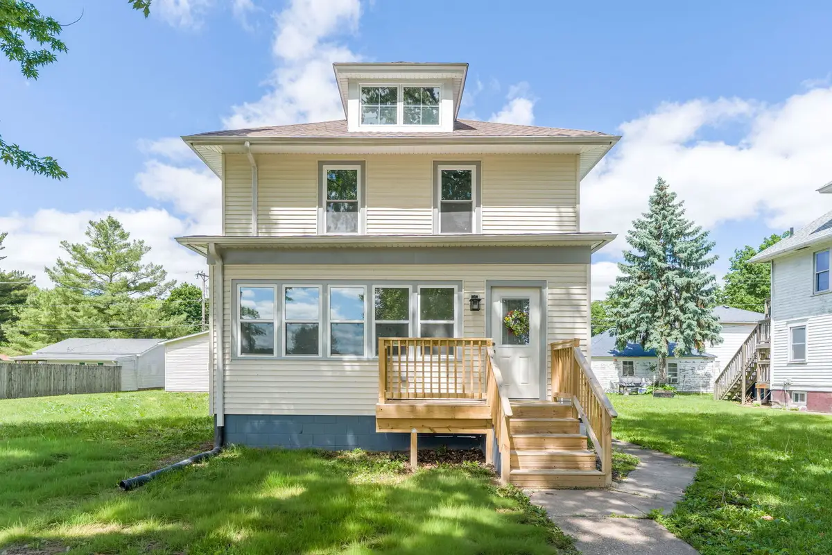 924 N 3rd Street, Clinton, IA 52732 - #1